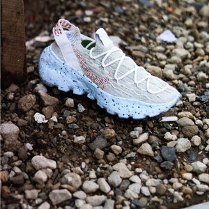 Size 8.5 - Nike Space Hippie 04 Photon Dust W shores sneakers